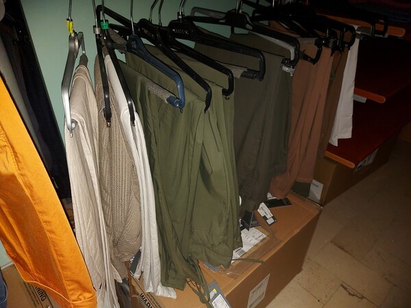 2#7928 Stock di abbigliamento e calzature uomo donna e bambino in vendita - foto 34