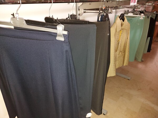 2#7928 Stock di abbigliamento e calzature uomo donna e bambino in vendita - foto 41