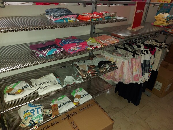 2#7928 Stock di abbigliamento e calzature uomo donna e bambino in vendita - foto 53