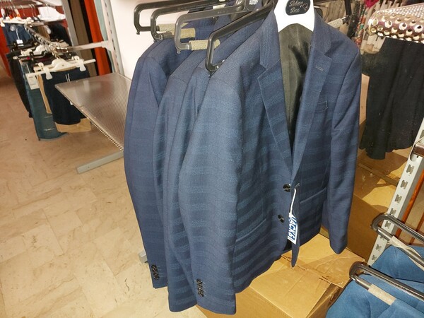 2#7928 Stock di abbigliamento e calzature uomo donna e bambino in vendita - foto 54