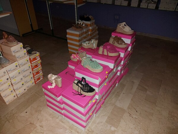 2#7928 Stock di abbigliamento e calzature uomo donna e bambino in vendita - foto 74