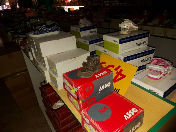 2#7928 Stock di abbigliamento e calzature uomo donna e bambino in vendita - foto 83