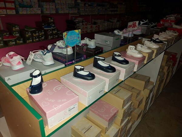 2#7928 Stock di abbigliamento e calzature uomo donna e bambino in vendita - foto 84