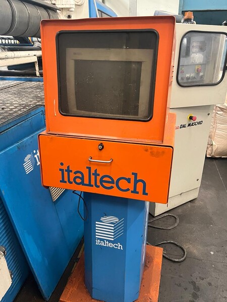 2#7965 Pressa a Iniezione Italtech MSK 2250 con Robot in vendita - foto 4