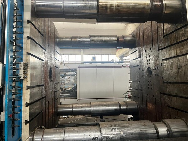 2#7965 Pressa a Iniezione Italtech MSK 2250 con Robot in vendita - foto 7