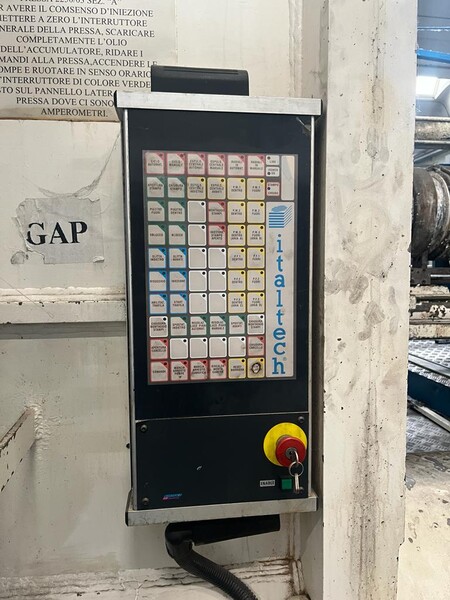 2#7965 Pressa a Iniezione Italtech MSK 2250 con Robot in vendita - foto 11