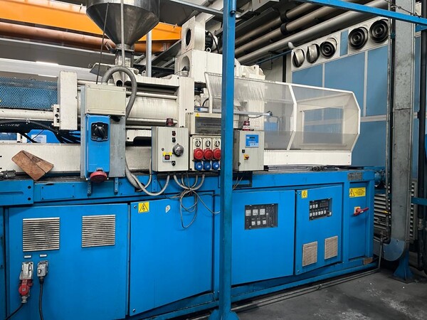 4#7965 Pressa a Iniezione Italtech KS 1600 con Robot in vendita - foto 3