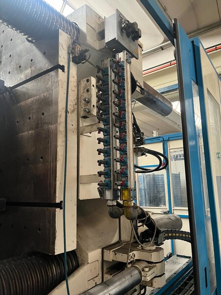 4#7965 Pressa a Iniezione Italtech KS 1600 con Robot in vendita - foto 10