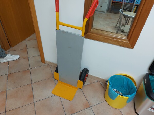 1#7967 Arredamento e attrezzatura da ufficio in vendita - foto 8