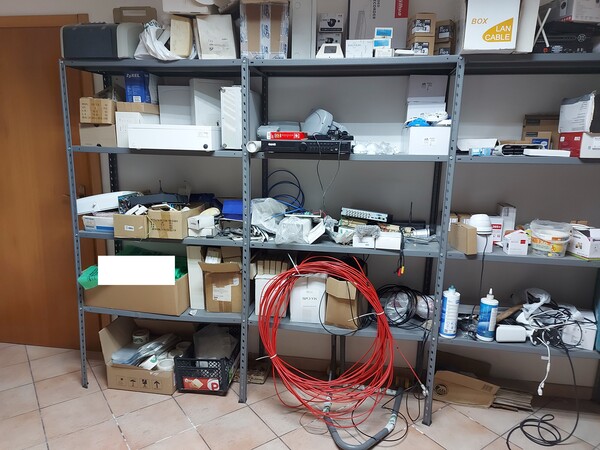 1#7967 Arredamento e attrezzatura da ufficio in vendita - foto 39