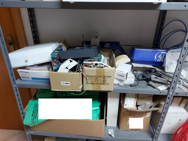 1#7967 Arredamento e attrezzatura da ufficio in vendita - foto 45