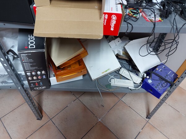 1#7967 Arredamento e attrezzatura da ufficio in vendita - foto 49