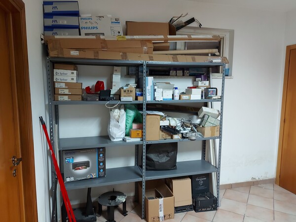 1#7967 Arredamento e attrezzatura da ufficio in vendita - foto 57