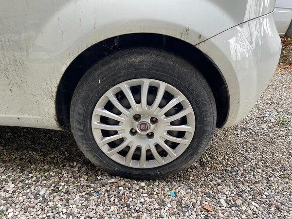 2#7968 Autovettura Fiat Punto in vendita - foto 2