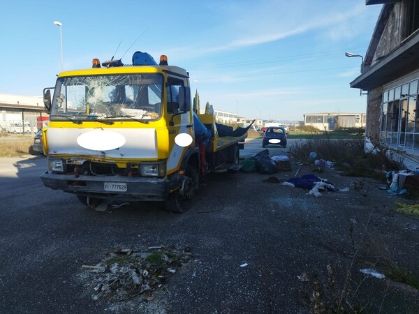 22#8000 Autocarro per soccorso stradale Iveco in vendita - foto 1