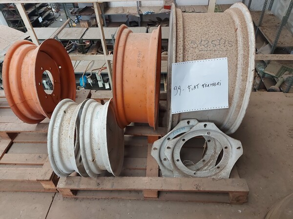 245#8002 Ricambi per trattori Fiat in vendita - foto 38