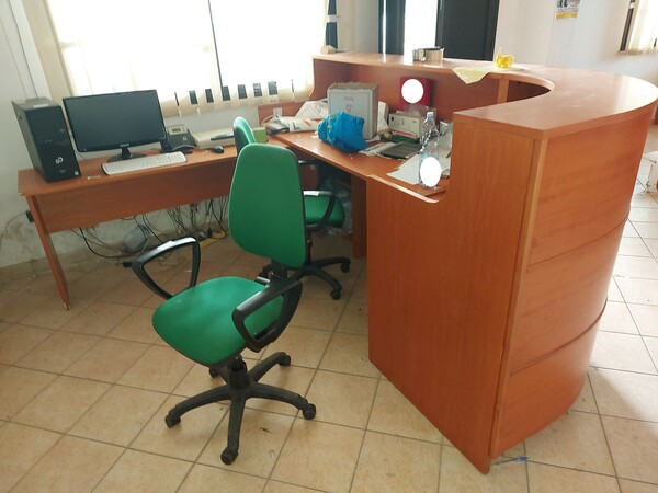 2#8012 Arredi per ufficio e attrezzature informatiche in vendita - foto 1