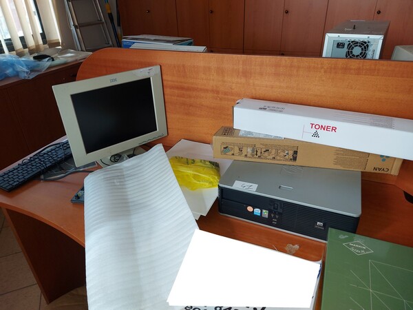 2#8012 Arredi per ufficio e attrezzature informatiche in vendita - foto 8