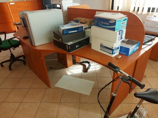 2#8012 Arredi per ufficio e attrezzature informatiche in vendita - foto 12