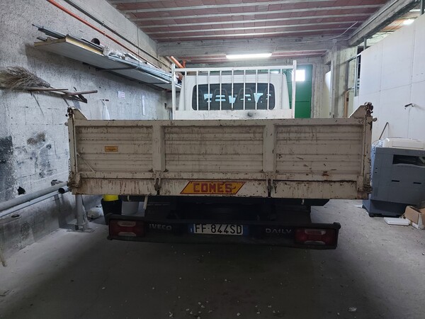 3#8017 Furgone cassonato Iveco in vendita - foto 2