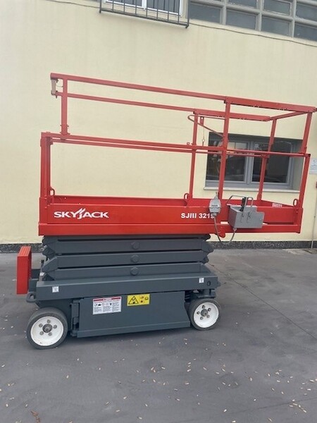 3#8028 Piattaforma aerea verticale a pantografo Skyjack SJIII-3219 in vendita - foto 1