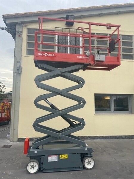 3#8028 Piattaforma aerea verticale a pantografo Skyjack SJIII-3219 in vendita - foto 4