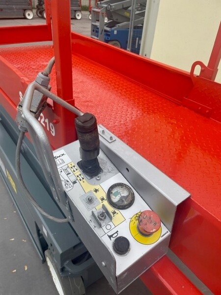 3#8028 Piattaforma aerea verticale a pantografo Skyjack SJIII-3219 in vendita - foto 9