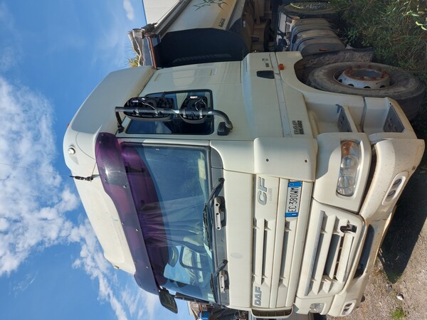 28#8031 Trattore stradale DAF TT85MC in vendita - foto 1