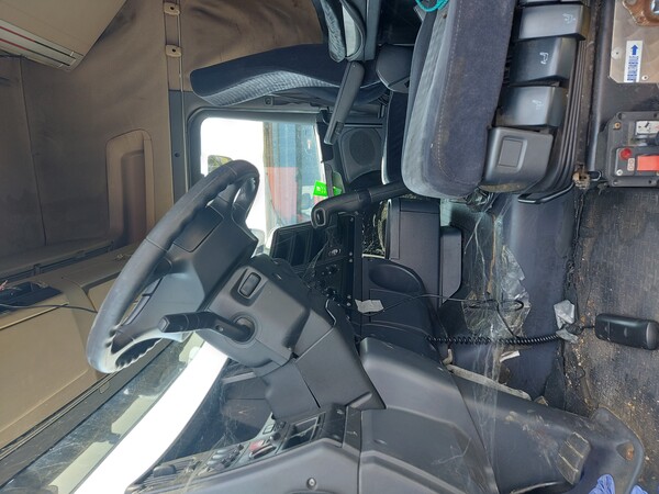 76#8031 Trattore stradale Scania in vendita - foto 11