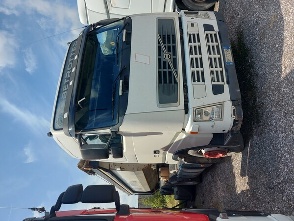 85#8031 Trattore stradale Volvo FH 42T in vendita - foto 2