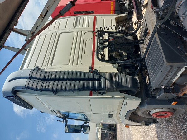 85#8031 Trattore stradale Volvo FH 42T in vendita - foto 8