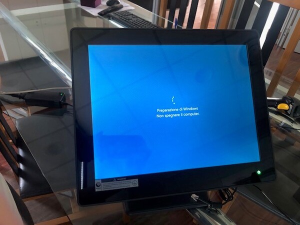 8#8032 Monitor schermo Asus e lettori barcode scanner Axon in vendita - foto 5