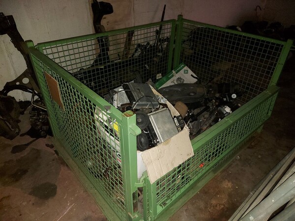 1#8036 Gabbie e scaffalature contenenti ricambi e materiale usato in vendita - foto 10