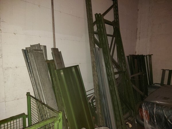 1#8036 Gabbie e scaffalature contenenti ricambi e materiale usato in vendita - foto 13