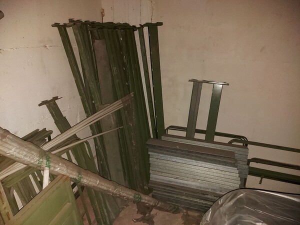 1#8036 Gabbie e scaffalature contenenti ricambi e materiale usato in vendita - foto 14
