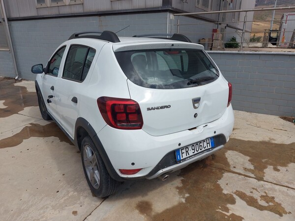 10#8039 Autovettura Dacia Sandero in vendita - foto 2