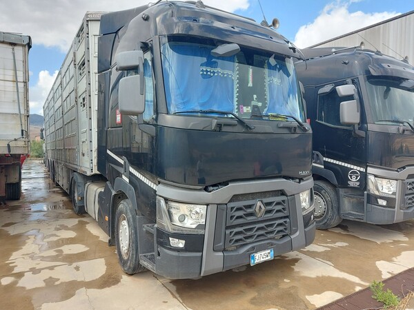 8#8039 Trattore cabinato Renault Truck in vendita - foto 1