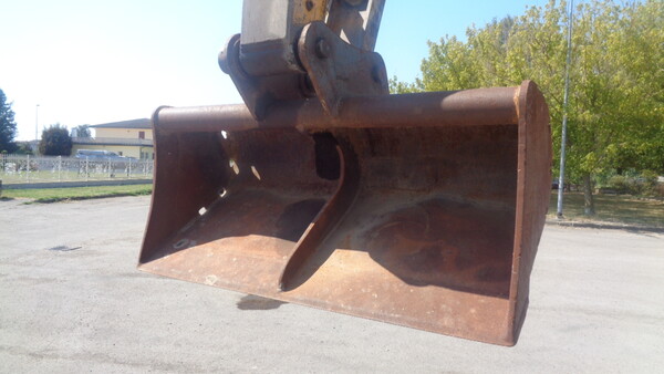 4#8048 Escavatore cingolato Jcb in vendita - foto 2
