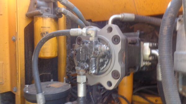 4#8048 Escavatore cingolato Jcb in vendita - foto 3