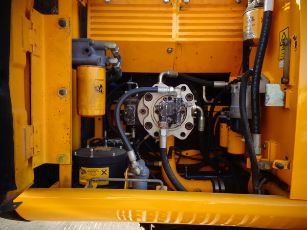 4#8048 Escavatore cingolato Jcb in vendita - foto 11