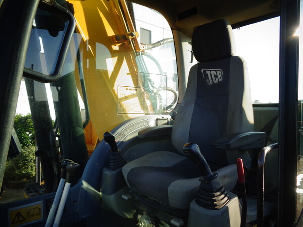 4#8048 Escavatore cingolato Jcb in vendita - foto 13