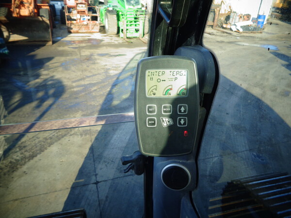 4#8048 Escavatore cingolato Jcb in vendita - foto 16