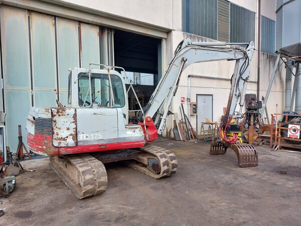 5#8048 Escavatore cingolato Takeuchi TB 175 in vendita - foto 1
