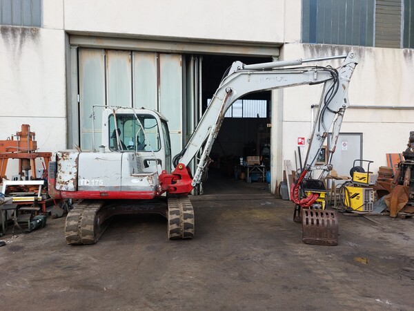 5#8048 Escavatore cingolato Takeuchi TB 175 in vendita - foto 2