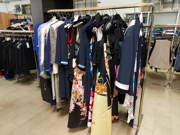 1#8071 Capi di abbigliamento e calzature in vendita - foto 3