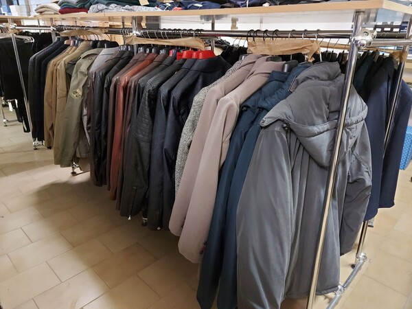 1#8071 Capi di abbigliamento e calzature in vendita - foto 5