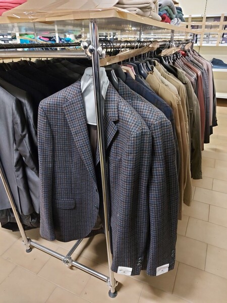 1#8071 Capi di abbigliamento e calzature in vendita - foto 6