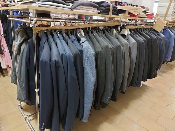 1#8071 Capi di abbigliamento e calzature in vendita - foto 7