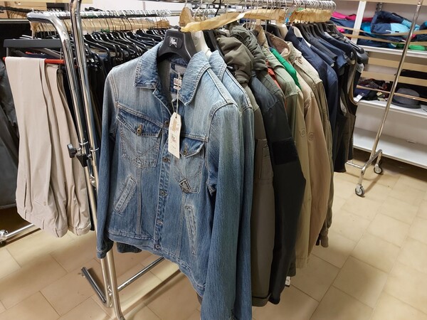 1#8071 Capi di abbigliamento e calzature in vendita - foto 9