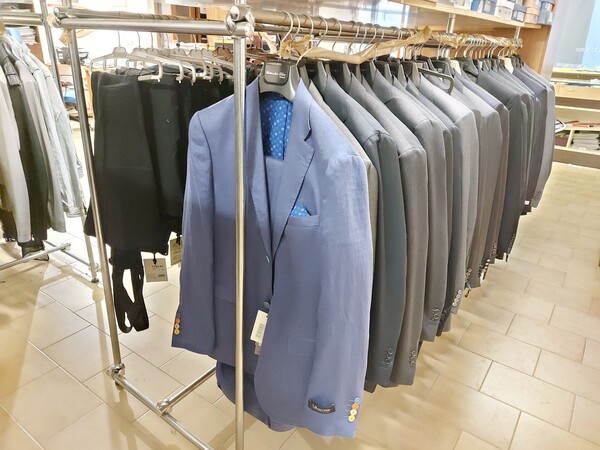 1#8071 Capi di abbigliamento e calzature in vendita - foto 10